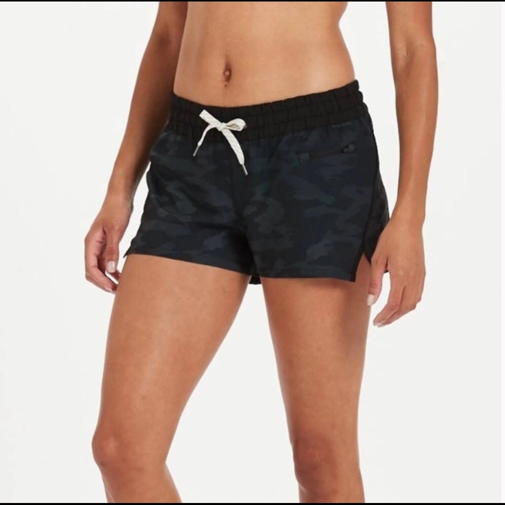 Vuori Clementine Women’s shorts - size Large